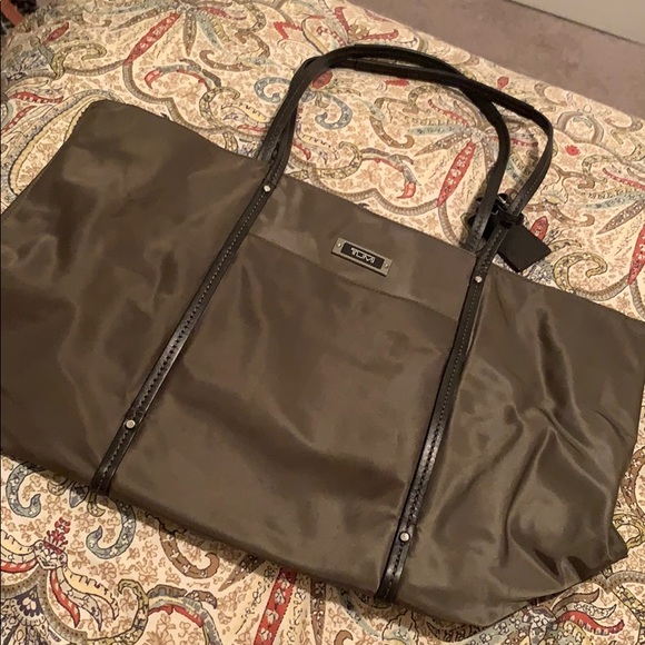 tumi large tote